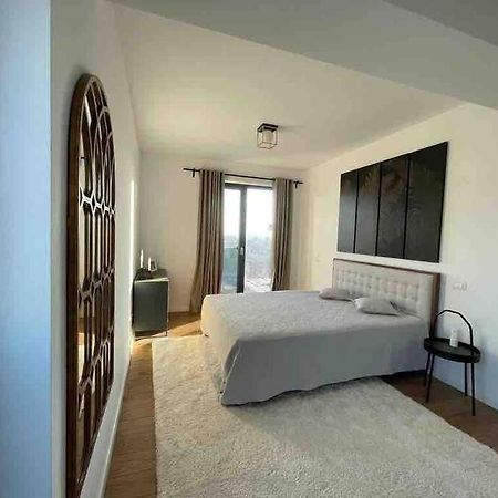 Modern 2-Bedroom Apartment In New Residence Craiova Exteriör bild