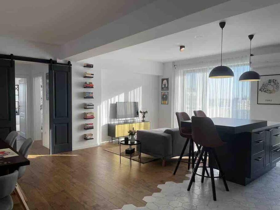 Modern 2-Bedroom Apartment In New Residence Craiova Exteriör bild