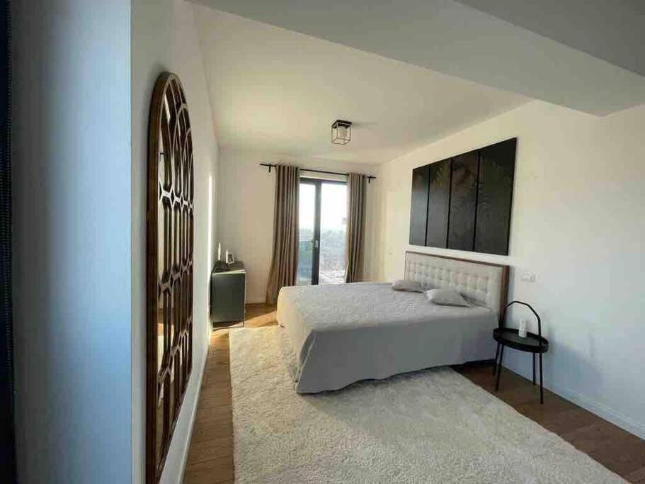 Modern 2-Bedroom Apartment In New Residence Craiova Exteriör bild