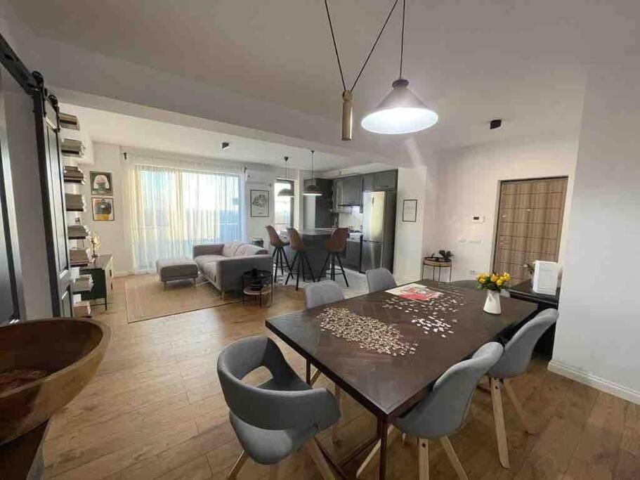 Modern 2-Bedroom Apartment In New Residence Craiova Exteriör bild