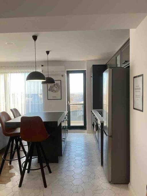 Modern 2-Bedroom Apartment In New Residence Craiova Exteriör bild